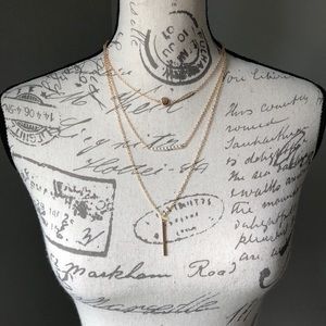 ❤️ 5 for $25 Gold tone pearl layer necklace